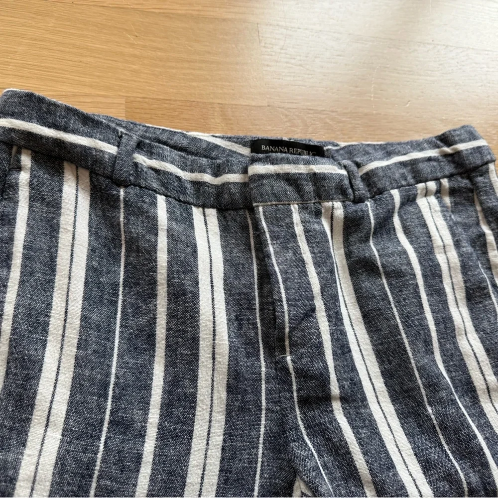 Banana Republic Navy and White Cropped Linen-Blend Pants, Size 2
